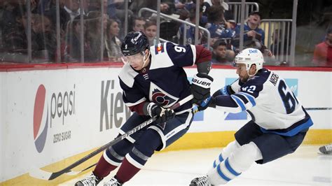Avs beat Jets 4-2, remain in control of Central Division
